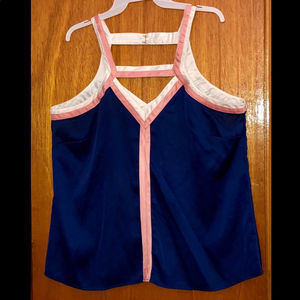 Sleeveless Keyhole Top - Size XL